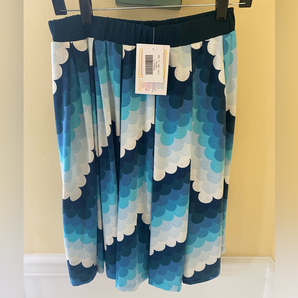 LuLaRoe Madison Skirt with hidden pockets!! Size Small